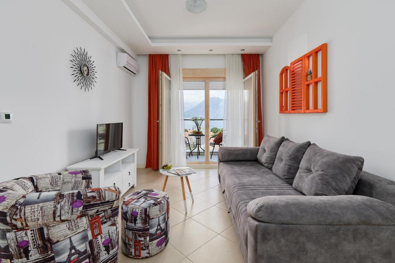 M&M&M Apartments Cattaro Esterno foto