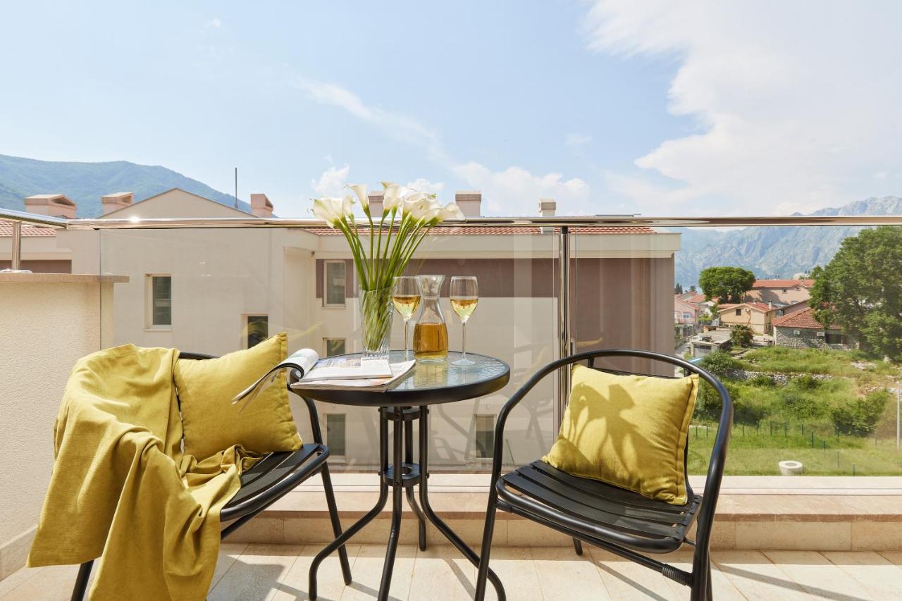 M&M&M Apartments Cattaro Esterno foto