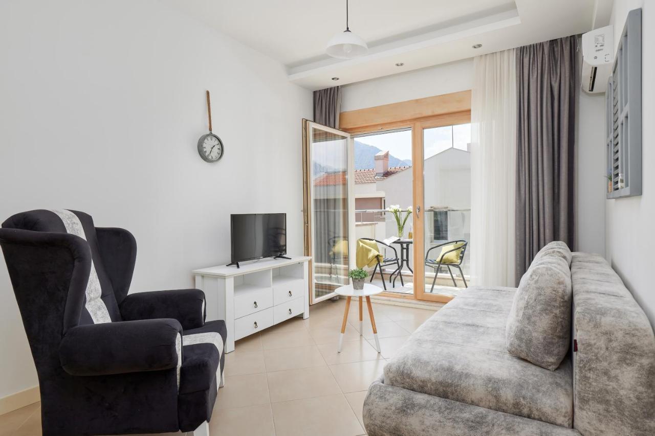 M&M&M Apartments Cattaro Esterno foto