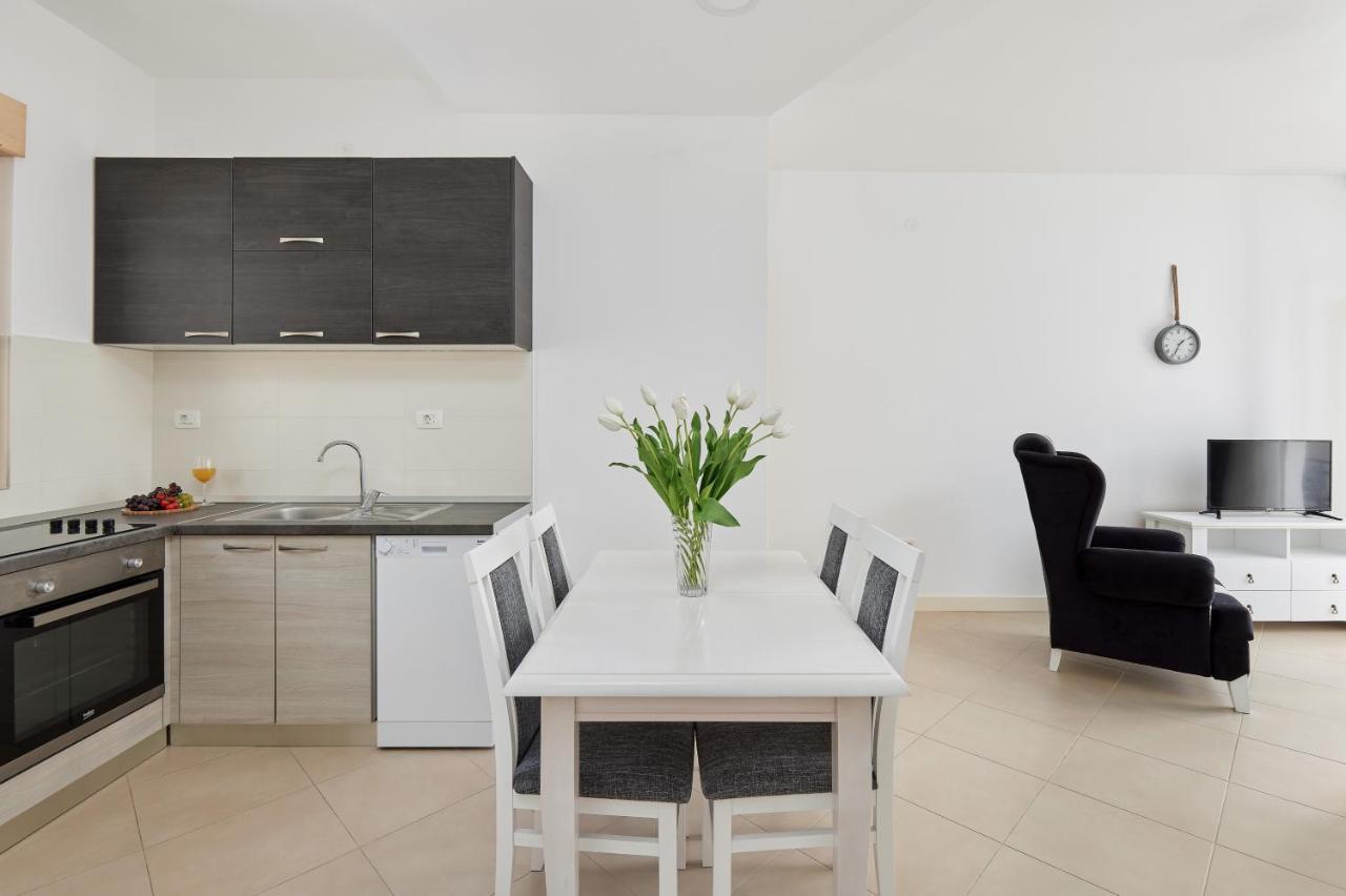 M&M&M Apartments Cattaro Esterno foto